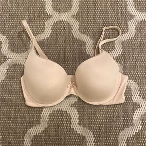￼ Victoria’s Secret bra, size 34D body by Victoria perfect shape bra